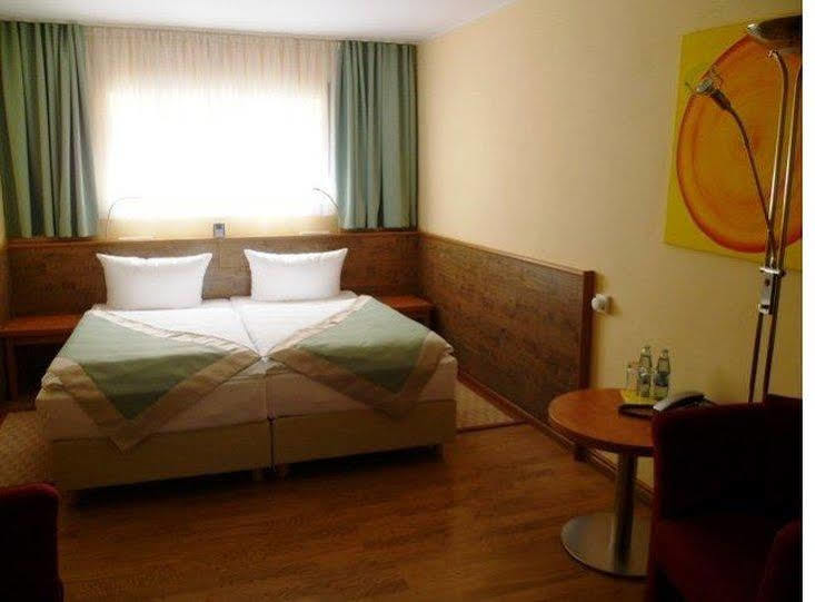 Port Inn Hotel Айхвальде Экстерьер фото